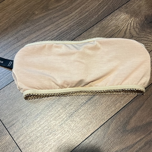 Nude lace bra - Picture 3 of 4